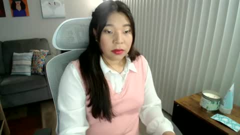 Snapshot of sheilyn_smith chatting on June 24, 4:33 am sheilyn_smith online show from June 24, 4:33 am