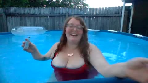 Snapshot of shelbyannn chatting on July 11, 12:24 am Red online show from July 11, 12:24 am