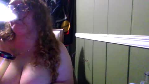 Snapshot of shelbyannn chatting on July 15, 2:06 am Red online show from July 15, 2:06 am