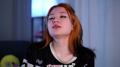 Lina online show from April 8, 2:28 pm