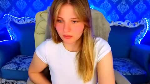 shelmahanni online show from April 21, 1:39 pm