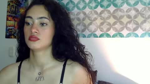 Snapshot of shelsy_d chatting on April 16, 9:39 pm S H E L S Y online show from April 16, 9:39 pm