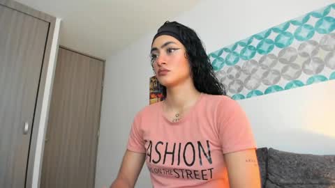 Snapshot of shelsy_d chatting on April 17, 8:56 pm S H E L S Y online show from April 17, 8:56 pm