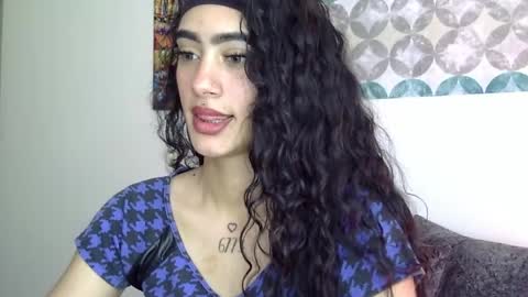 Snapshot of shelsy_d chatting on April 23, 8:33 pm S H E L S Y online show from April 23, 8:33 pm