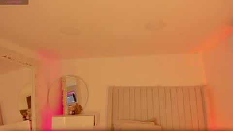 shelynna_azzul online show from May 5, 11:29 am