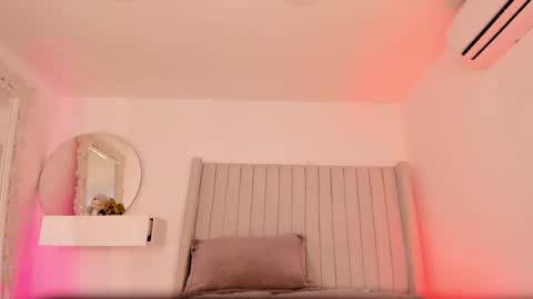 shelynna_azzul online show from June 3, 12:30 pm
