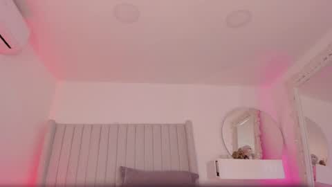 shelynna_azzul online show from June 4, 12:00 pm