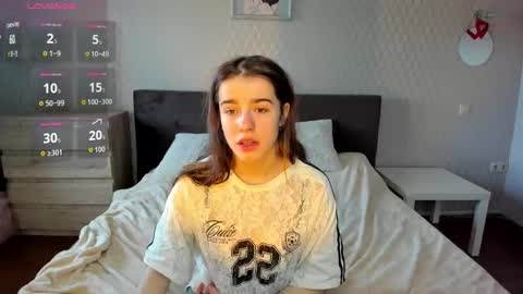 Snapshot of shelyymoon chatting on October 6, 12:24 pm ShelyMoon online show from October 6, 12:24 pm