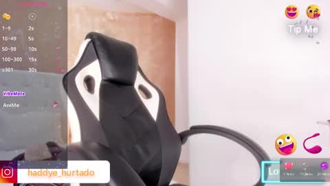 Snapshot of shenielxxx chatting on December 3, 7:00 pm shenielxxx online show from December 3, 7:00 pm