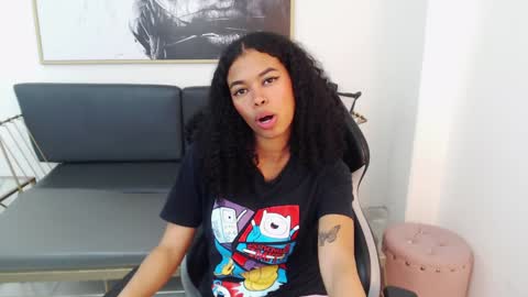 Snapshot of shenna_brunette_ chatting on December 3, 5:12 pm Shenna online show from December 3, 5:12 pm