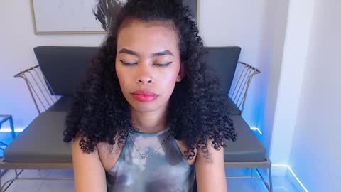 Snapshot of shenna_brunette_ chatting on December 18, 4:39 pm Shenna online show from December 18, 4:39 pm