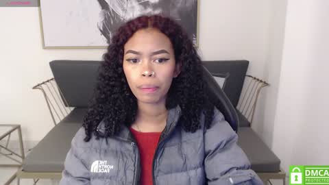 Snapshot of shenna_brunette_ chatting on December 29, 1:06 pm Shenna online show from December 29, 1:06 pm