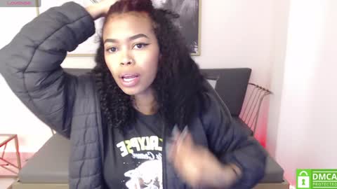 Snapshot of shenna_brunette_ chatting on December 30, 1:03 pm Shenna online show from December 30, 1:03 pm