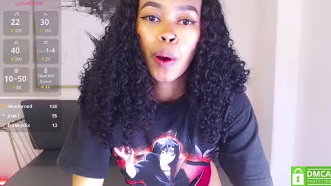 Snapshot of shenna_brunette_ chatting on January 16, 4:07 pm Shenna online show from January 16, 4:07 pm