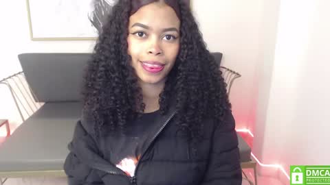 Snapshot of shenna_brunette_ chatting on January 18, 1:51 pm Shenna online show from January 18, 1:51 pm