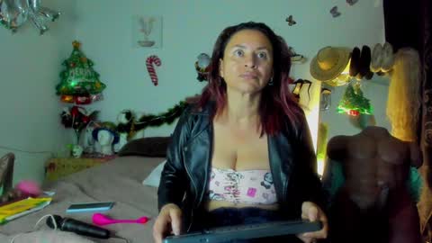 Snapshot of sherahade chatting on December 23, 10:10 am shera hade online show from December 23, 10:10 am