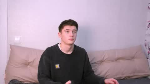 Max online show from November 30, 8:13 pm