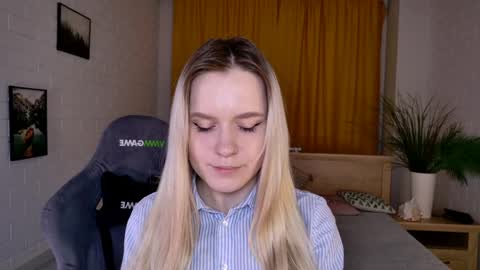 Snapshot of sherributlers chatting on April 25, 5:43 am Sweet Sherri online show from April 25, 5:43 am