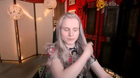 Snapshot of sherributlers chatting on May 24, 9:03 am Sweet Sherri online show from May 24, 9:03 am