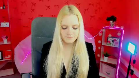 Snapshot of sherributlers chatting on June 11, 5:16 am Sweet Sherri online show from June 11, 5:16 am