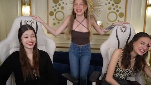 Snapshot of sheryl_elegance chatting on February 4, 6:06 pm Sheryl online show from February 4, 6:06 pm