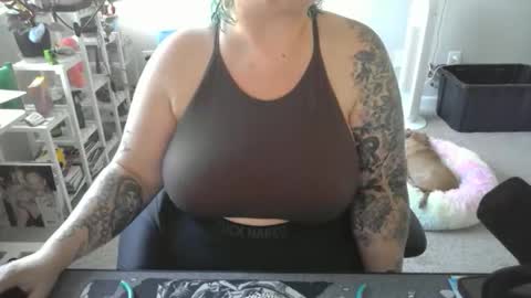 Snapshot of sheshyneshy chatting on April 14, 4:57 pm Shesh online show from April 14, 4:57 pm