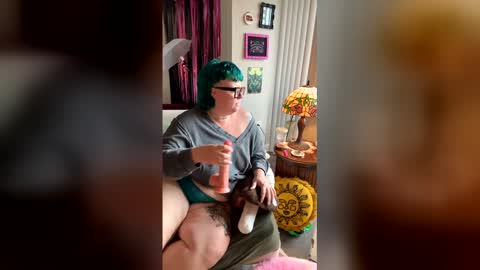 Snapshot of sheshyneshy chatting on May 11, 4:15 pm Shesh online show from May 11, 4:15 pm