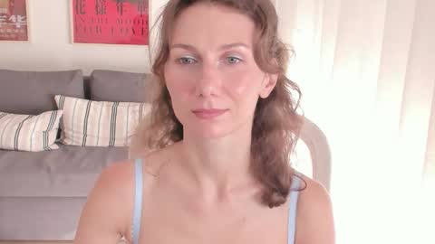 shesleepsnaked online show from October 15, 9:31 am