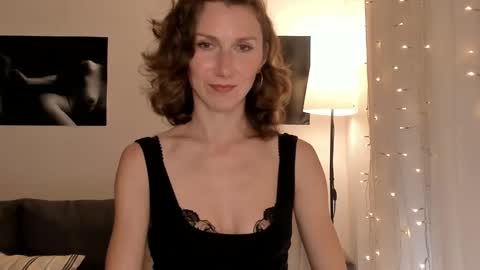 shesleepsnaked online show from March 15, 5:19 pm