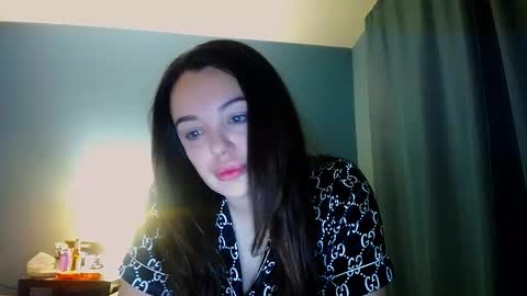 Snapshot of shesyourdream chatting on November 21, 7:34 pm Vikki online show from November 21, 7:34 pm