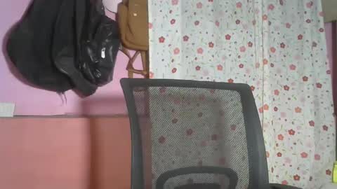 shimmering_kate online show from December 12, 4:37 am