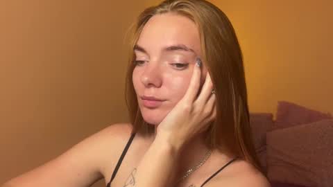 Snapshot of shinelikea_diamond chatting on June 4, 6:58 pm Alexis online show from June 4, 6:58 pm