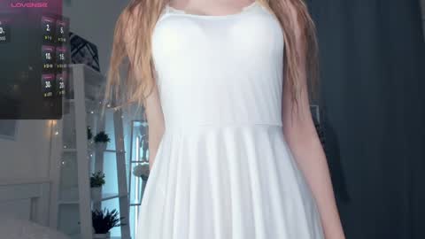 Stella  online show from February 8, 8:10 pm