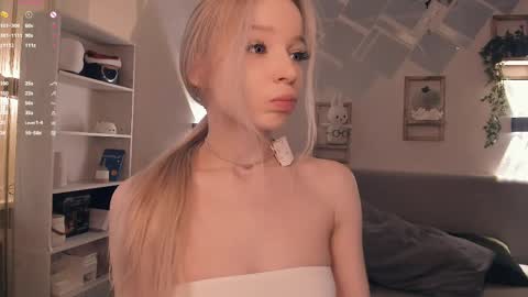 Stella  online show from April 2, 9:40 am