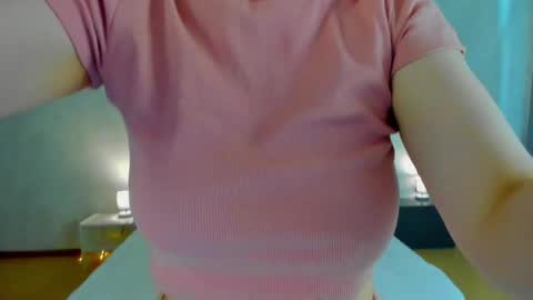 Snapshot of shiny_lisss chatting on May 9, 1:44 am Lisa online show from May 9, 1:44 am