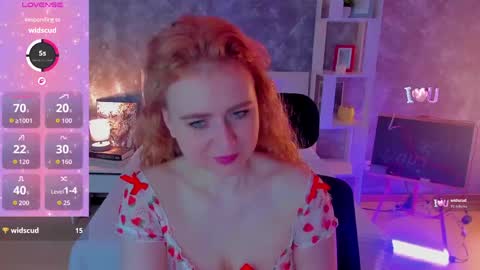 Snapshot of shiny_lisss chatting on May 23, 1:44 am Lisa online show from May 23, 1:44 am