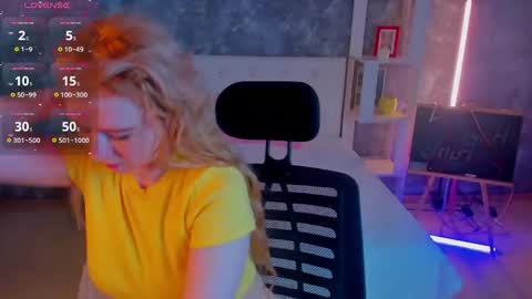 Snapshot of shiny_lisss chatting on May 31, 1:47 am Lisa online show from May 31, 1:47 am