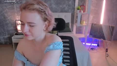 Snapshot of shiny_lisss chatting on July 26, 2:20 am Lisa online show from July 26, 2:20 am