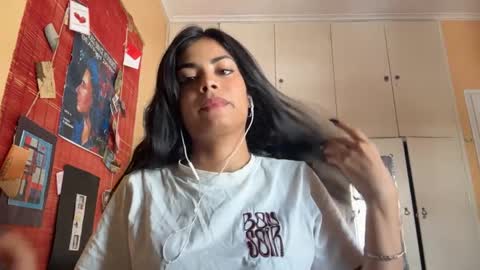 Snapshot of shirleendurrah chatting on April 8, 10:59 am Karin online show from April 8, 10:59 am
