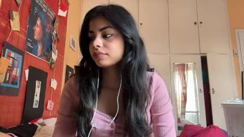 Snapshot of shirleendurrah chatting on April 15, 10:11 am Karin online show from April 15, 10:11 am