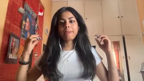 Snapshot of shirleendurrah chatting on April 18, 10:19 am Karin online show from April 18, 10:19 am