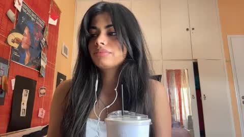 Snapshot of shirleendurrah chatting on April 29, 8:51 am Karin online show from April 29, 8:51 am