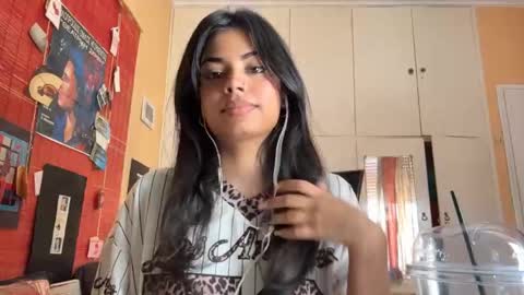 Snapshot of shirleendurrah chatting on May 4, 8:32 am Karin online show from May 4, 8:32 am