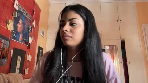 Snapshot of shirleendurrah chatting on May 6, 11:26 am Karin online show from May 6, 11:26 am