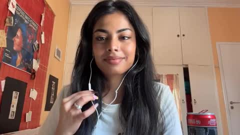 Snapshot of shirleendurrah chatting on May 7, 8:52 am Karin online show from May 7, 8:52 am