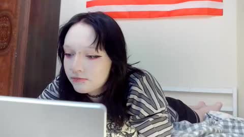 Snapshot of shirleyboulet chatting on January 18, 8:18 am Luna online show from January 18, 8:18 am