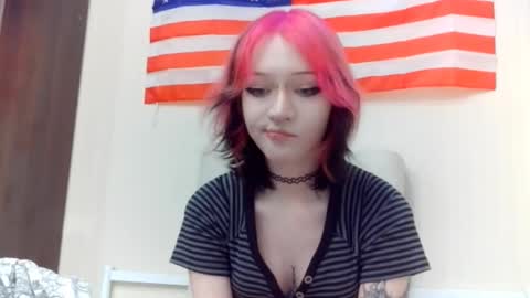 Snapshot of shirleyboulet chatting on February 20, 10:10 pm Luna online show from February 20, 10:10 pm