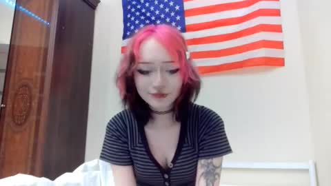 Snapshot of shirleyboulet chatting on February 25, 8:40 pm Luna online show from February 25, 8:40 pm