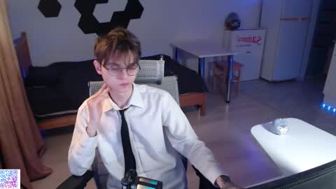 Snapshot of shiromy_ chatting on November 23, 7:24 pm shiromy_ online show from November 23, 7:24 pm