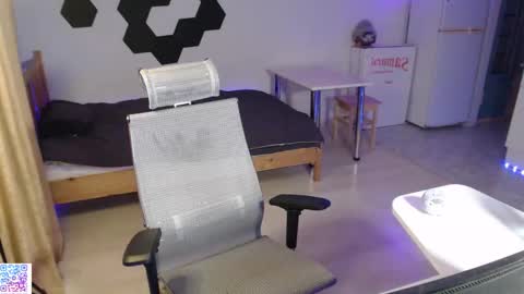 Snapshot of shiromy_ chatting on November 25, 4:18 pm shiromy_ online show from November 25, 4:18 pm